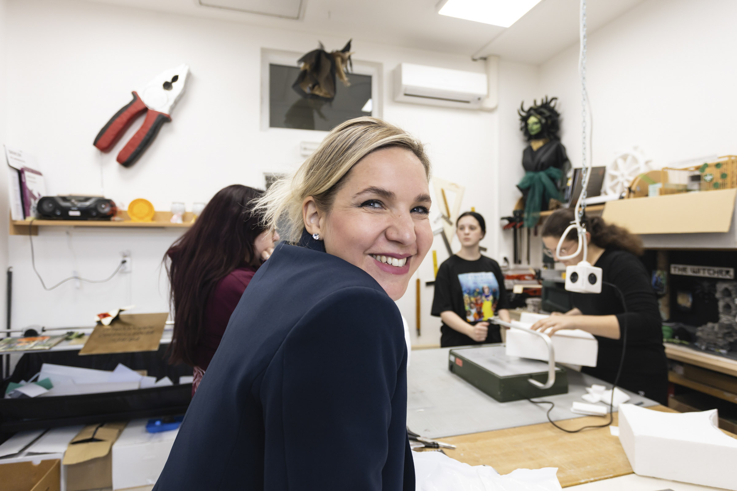 zuzana fajmonova international art director and artist skool teacher and masterclass (4 of 56)